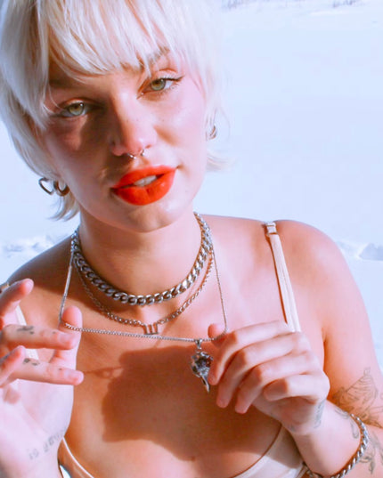 Le Collier Sifflet d'Ange : un Talisman pour les Âmes Perdues et Retrouvées
