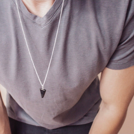 Collier iconique triangle noir – Pierre d'obsidienne