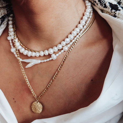 Collier intemporel disque martelé à la main
