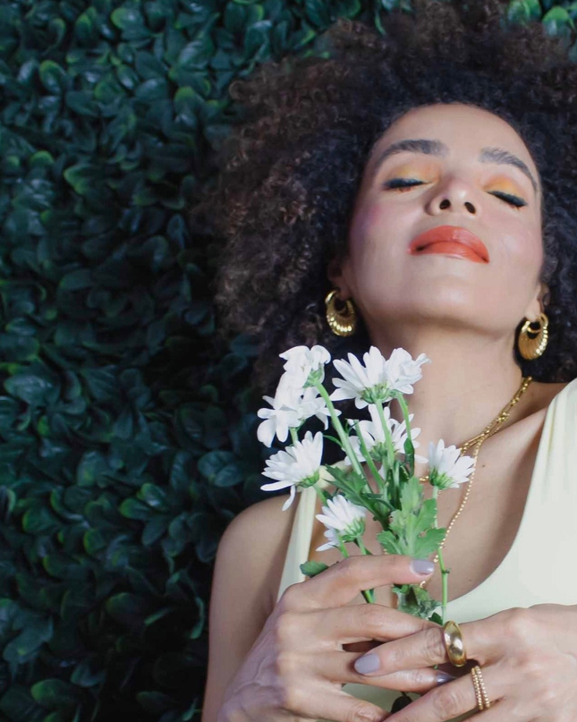 Emma Oval Hoop Earrings